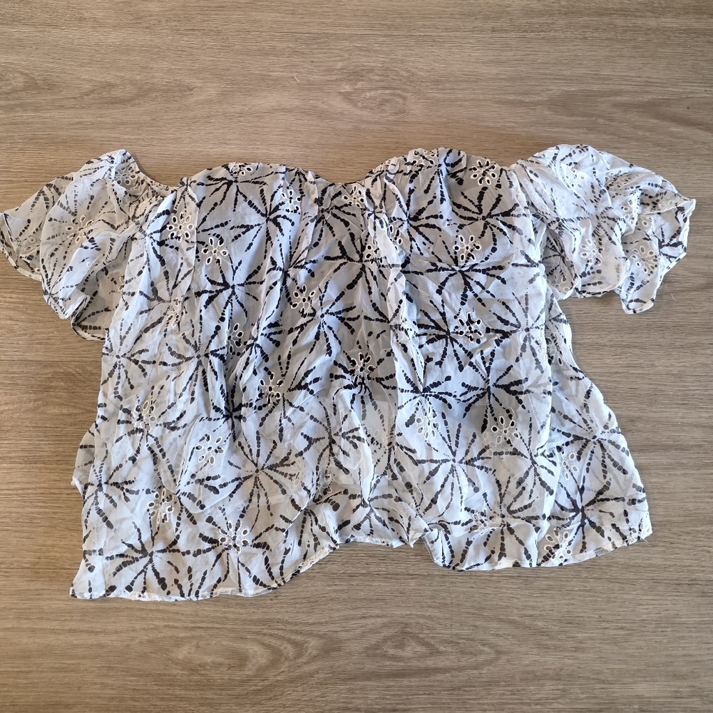 NWT Line & Dot Black And White Off The Shoulder Crop W/built In Bra